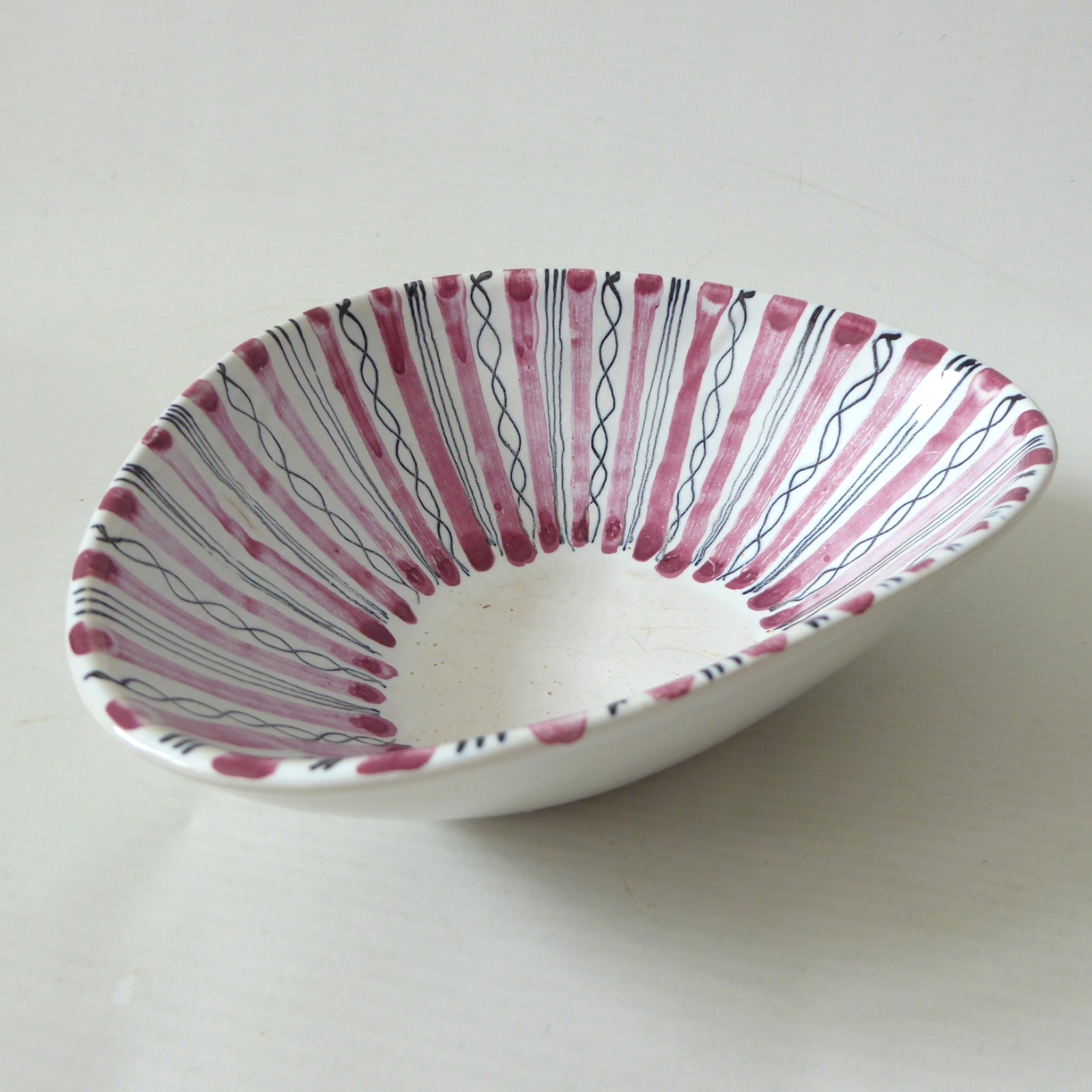Cinque Ports Pottery triangular bowl, studio. 1950s 1960s MCM David Sharp Rye