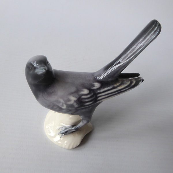 Goebel West German 1960s-70s vintage porcelain bird figurine CV31, grey redstart - Image 3