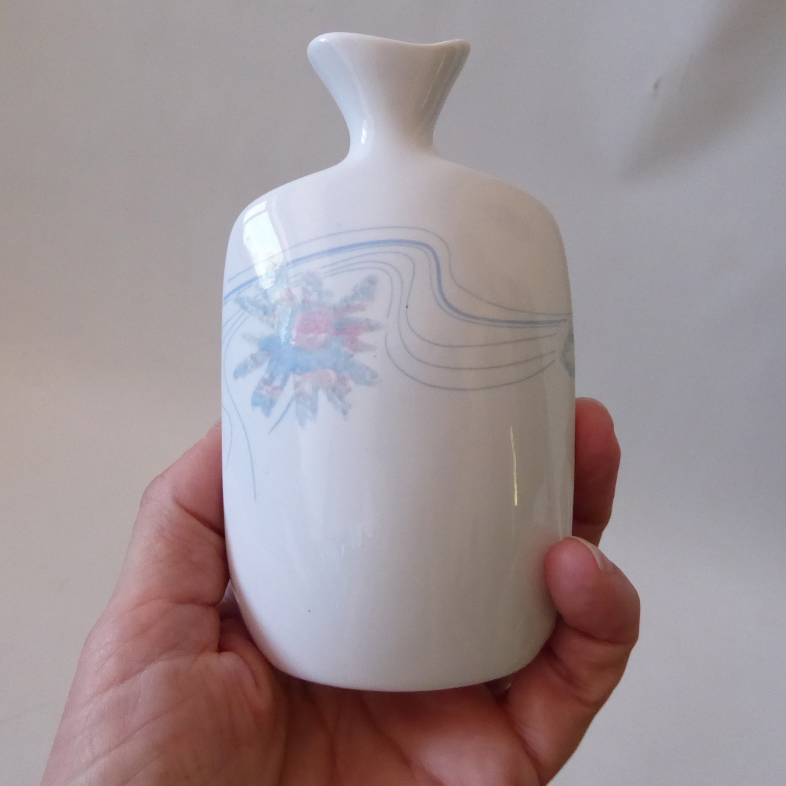 Hornsea small vintage porcelain bottle vase, 1980s pale blue/pink. Retro 4.5" - Image 2