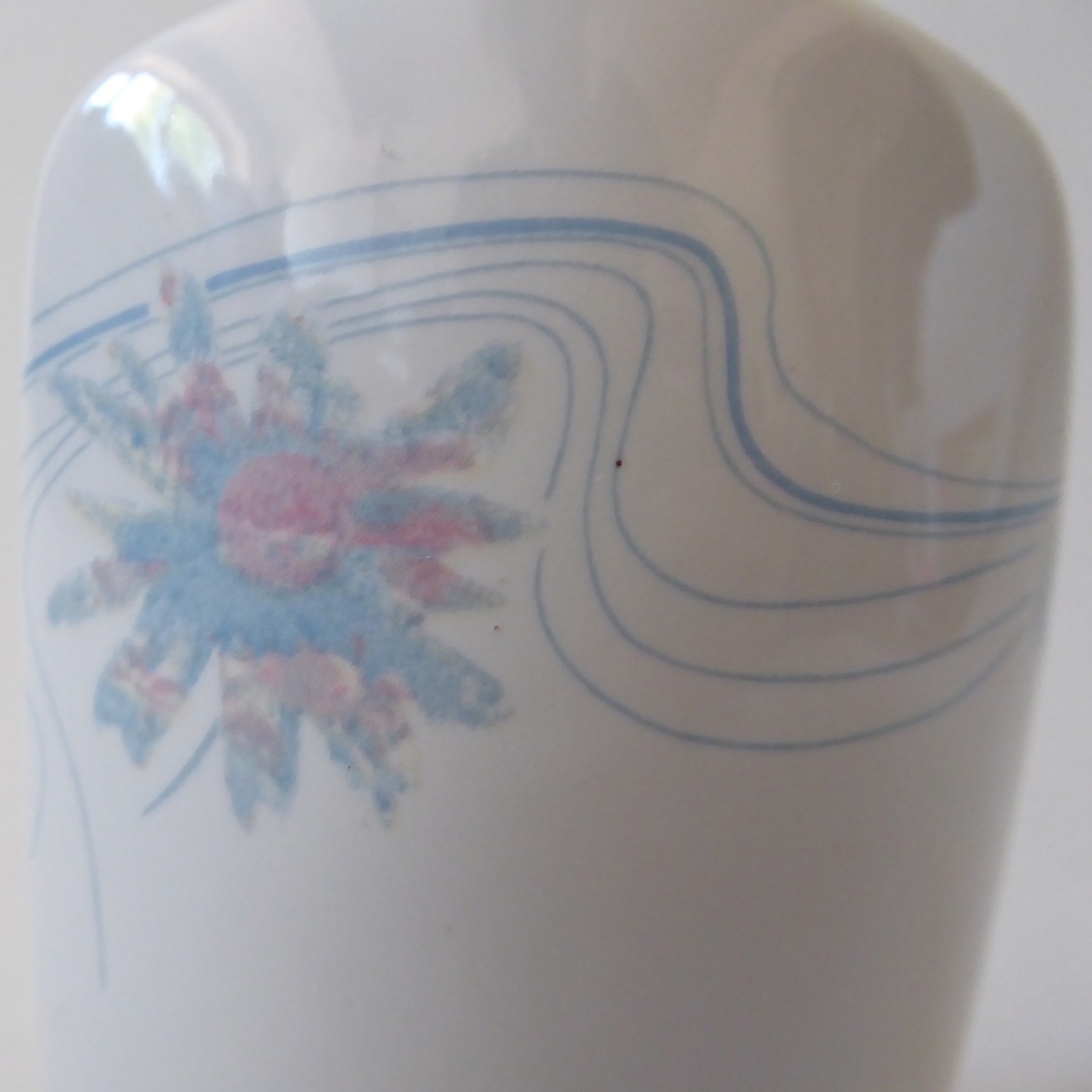 Hornsea small vintage porcelain bottle vase, 1980s pale blue/pink. Retro 4.5" - Image 4