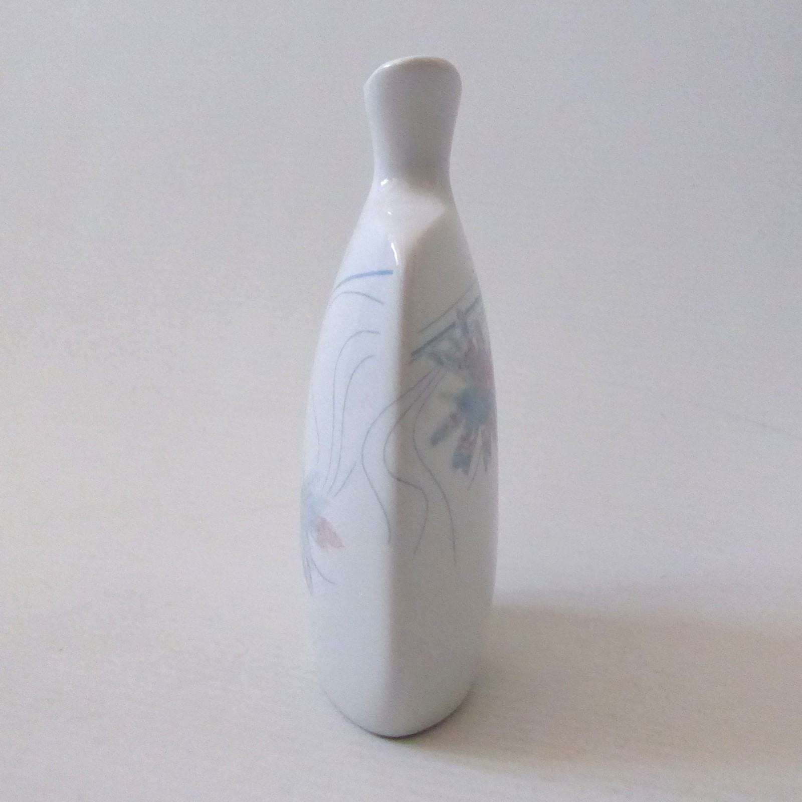 Hornsea small vintage porcelain bottle vase, 1980s pale blue/pink. Retro 4.5" - Image 5