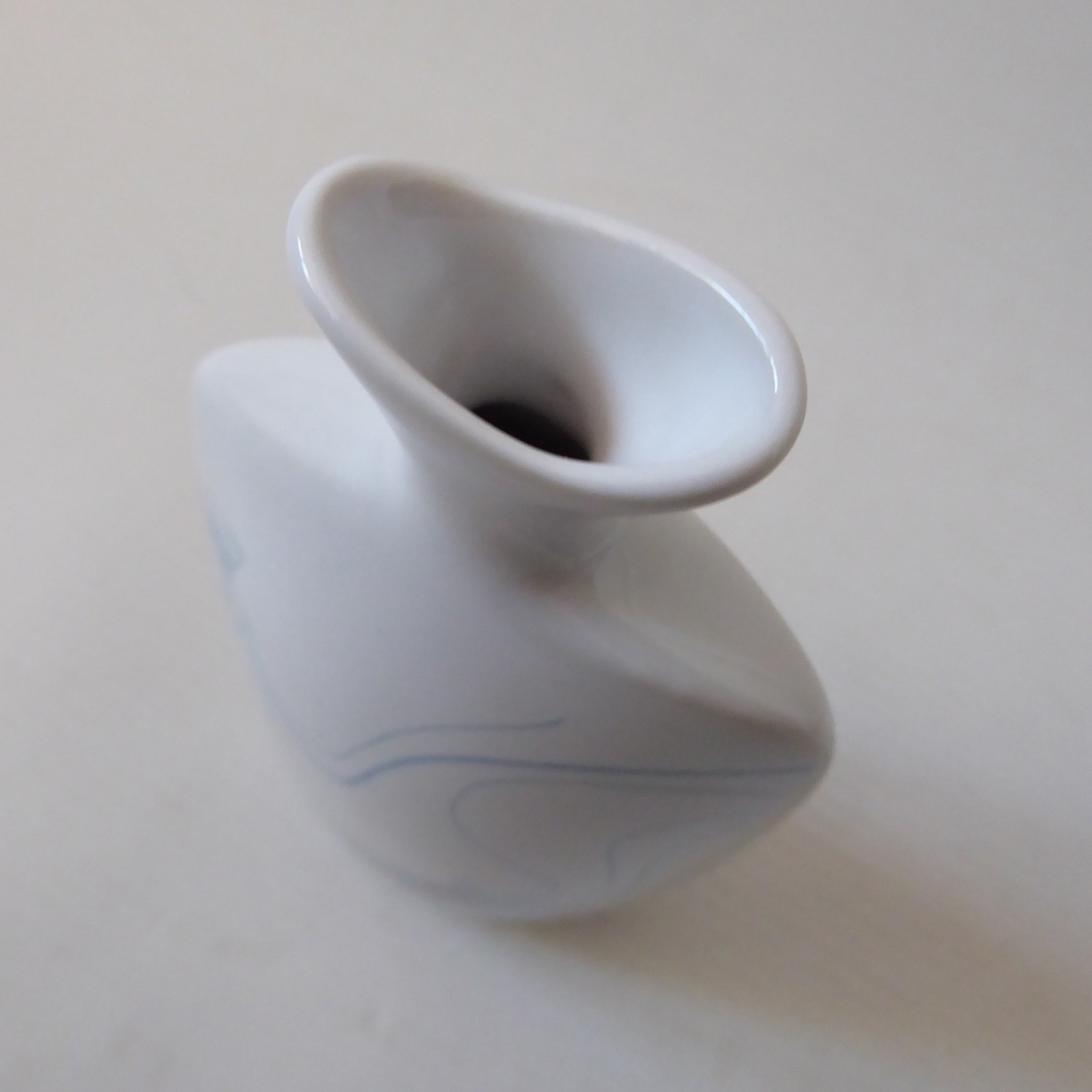 Hornsea small vintage porcelain bottle vase, 1980s pale blue/pink. Retro 4.5" - Image 8