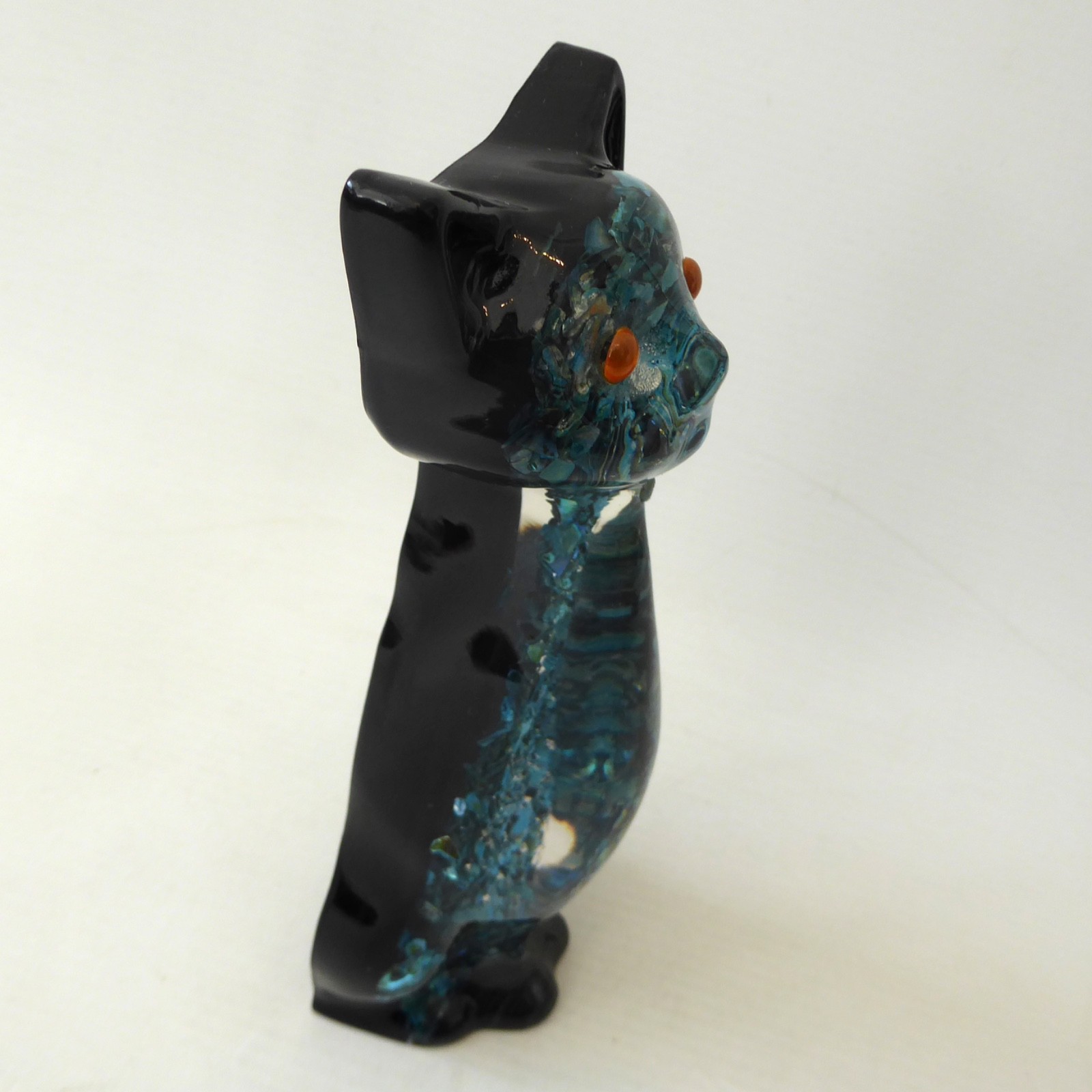 Paua shell Ariki New Zealand kitsch long neck cat, resin lucite. Vintage retro - Image 8