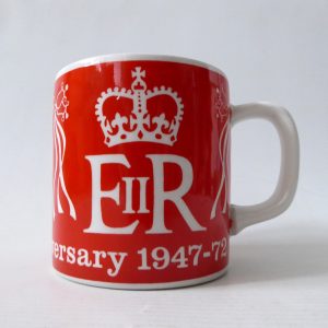 Retro 1972 Royal silver wedding anniversary orange mug. Simple graphic Elizabeth