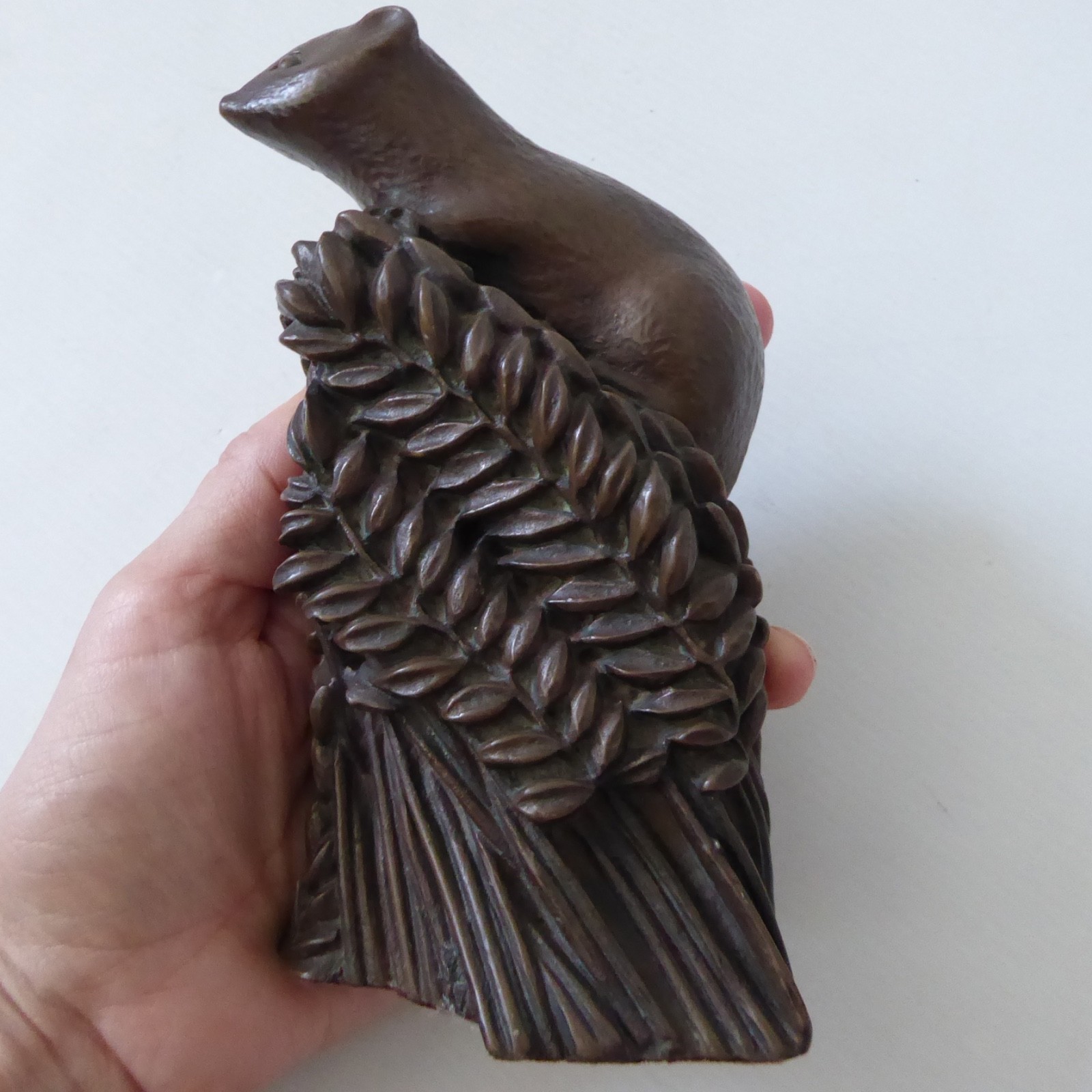 Richard Fisher mouse on wheat, bronze cold cast style sculpture, vintage 70s/80s - Image 9