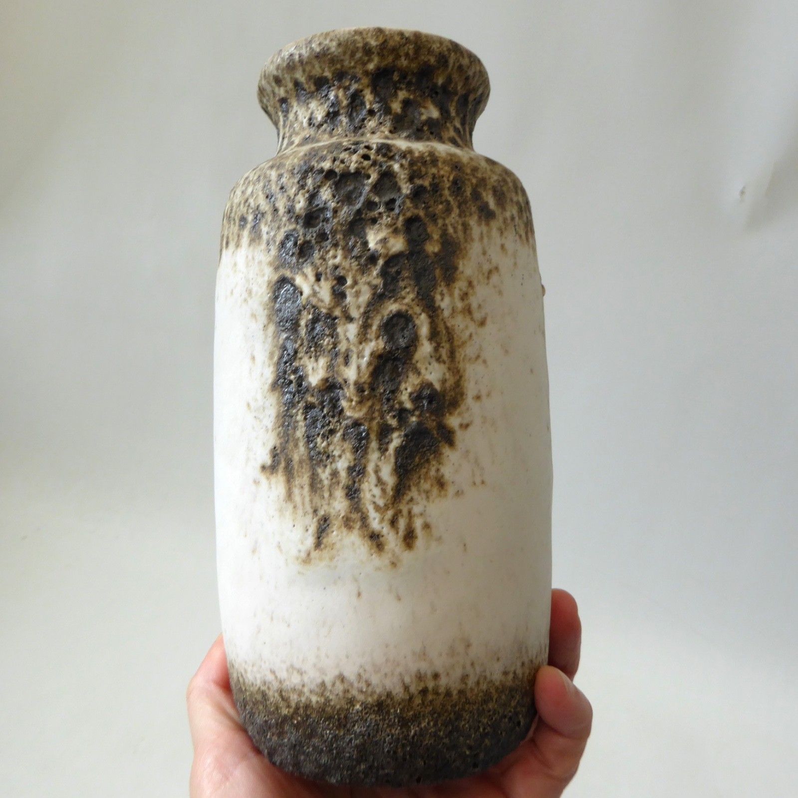 Scheurich fat lava West German pottery vase, cream & brown pot. Pitted volcano - Image 4