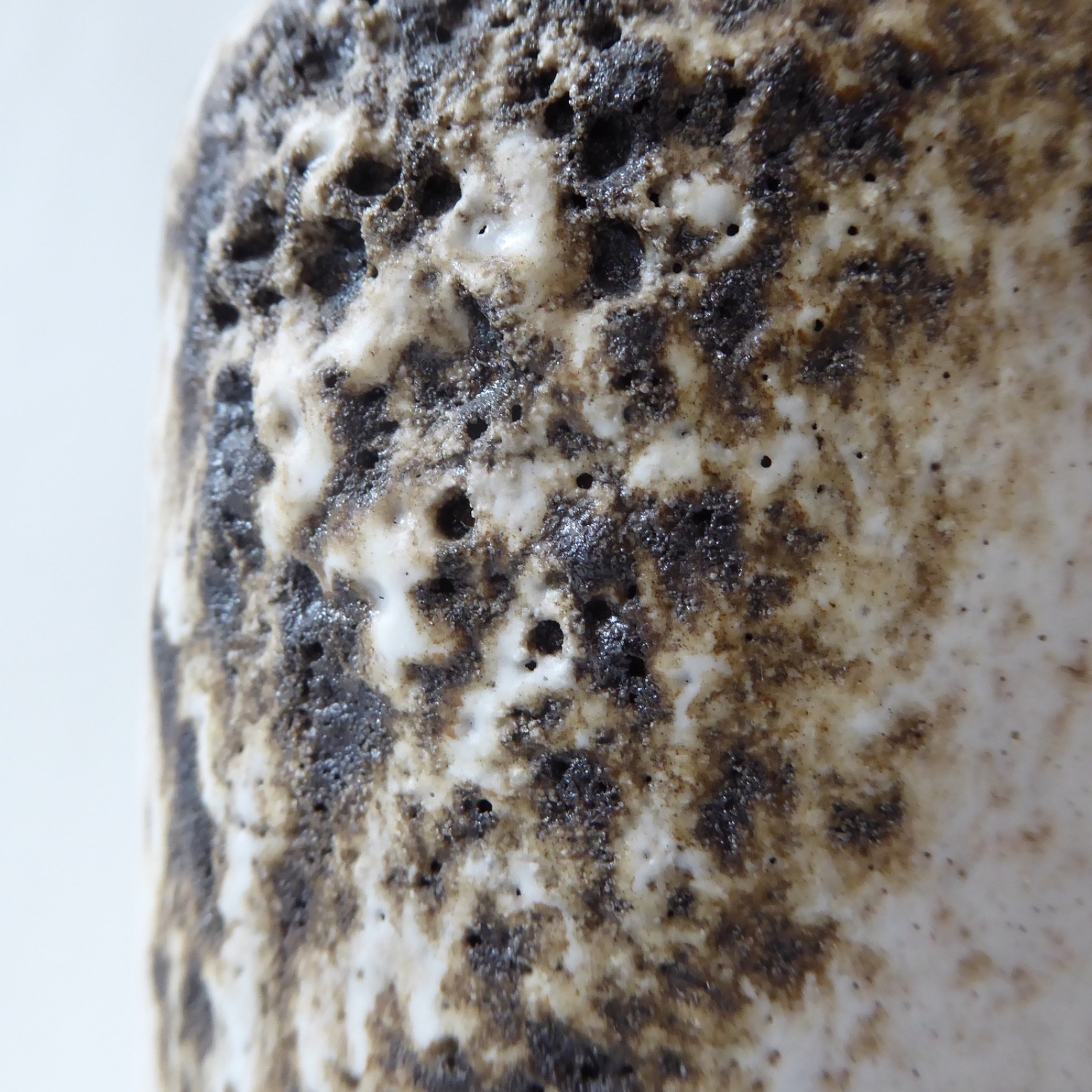 Scheurich fat lava West German pottery vase, cream & brown pot. Pitted volcano - Image 7