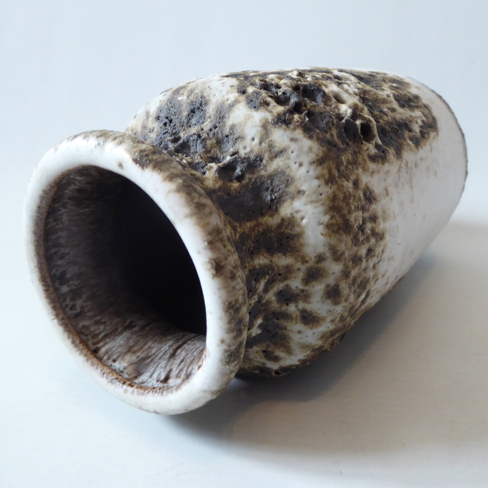 Scheurich fat lava West German pottery vase, cream & brown pot. Pitted volcano - Image 8