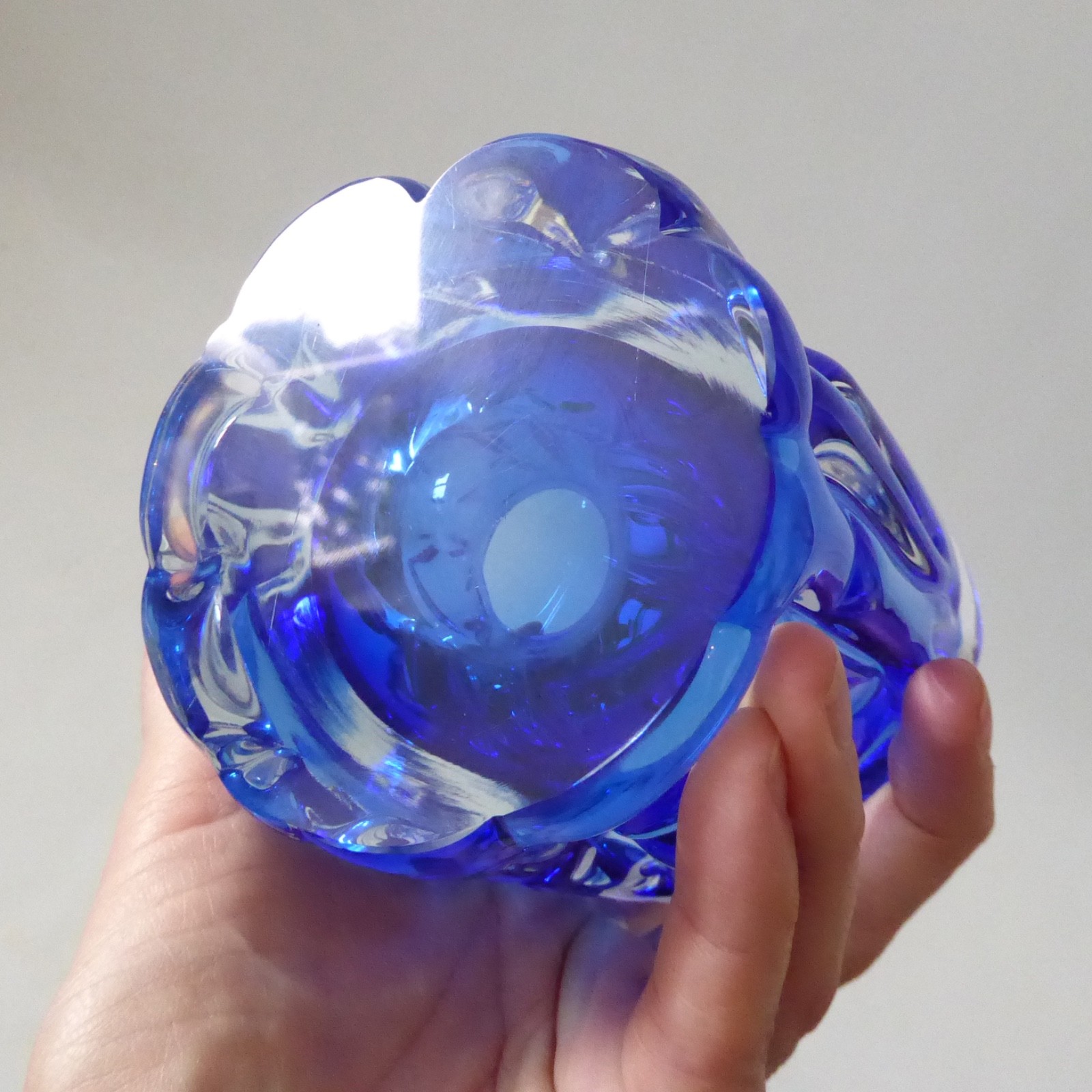 Skrdlovice Beranek vintage Czech art glass vase, royal blue knobbly cased 1960s - Image 14