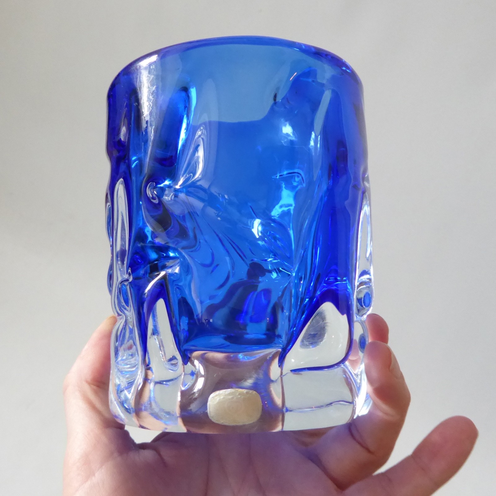 Skrdlovice Beranek vintage Czech art glass vase, royal blue knobbly cased 1960s - Image 7