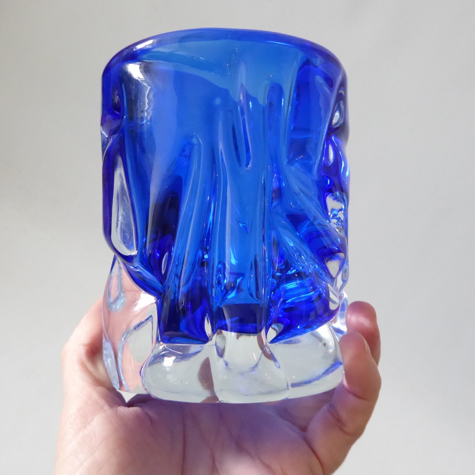 Skrdlovice Beranek vintage Czech art glass vase, royal blue knobbly cased 1960s - Image 8
