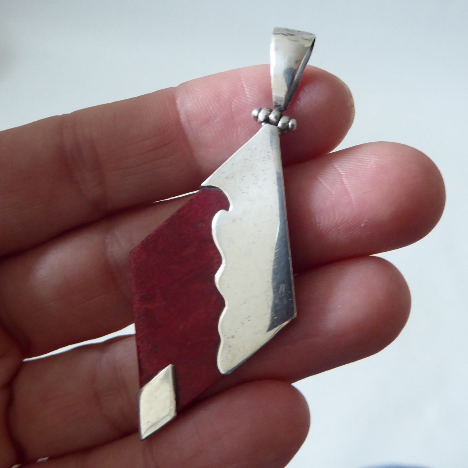 Sterling 925 silver diamond shaped pendant & red flat plastic stone. Modernist - Image 5