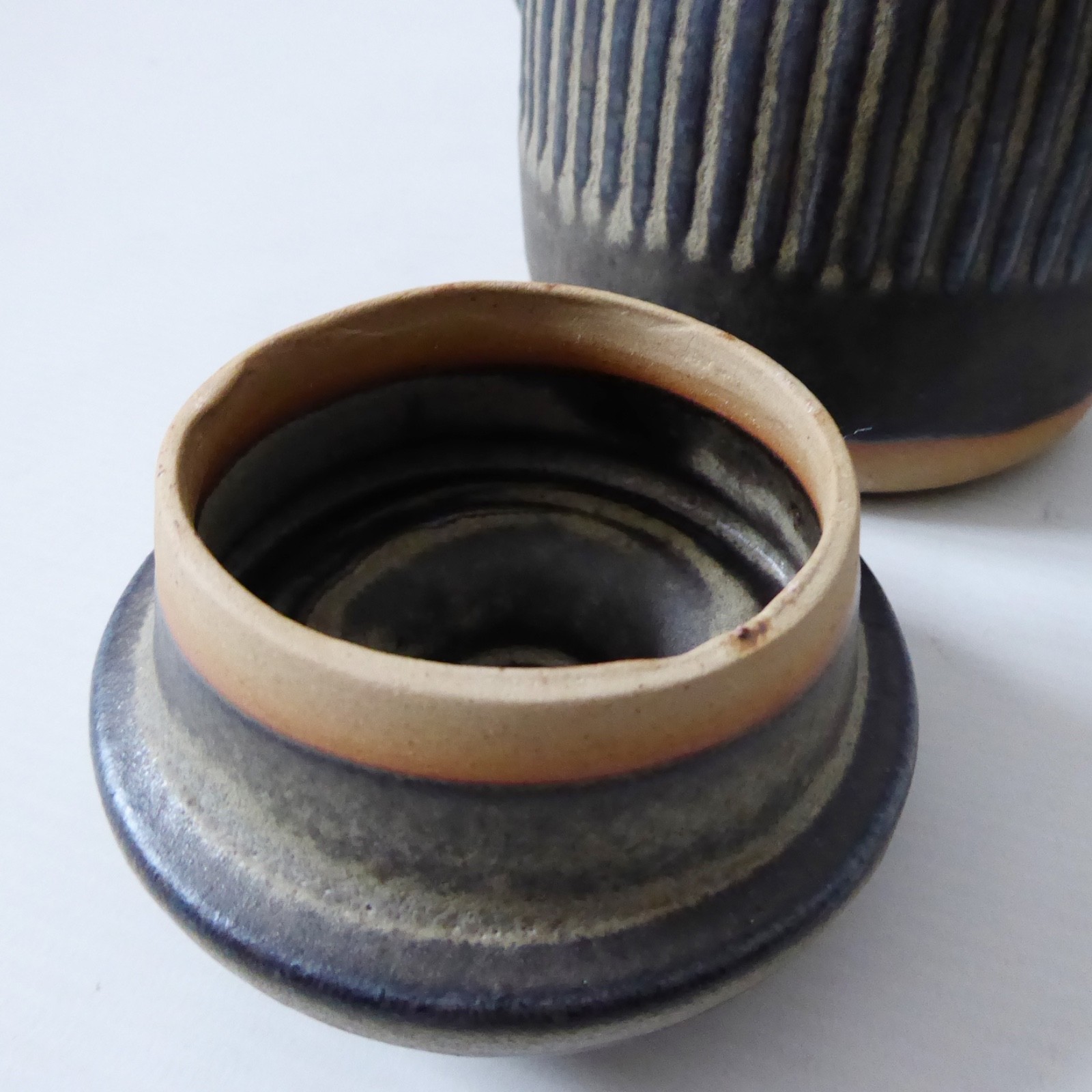 Tremar Cornish studio pottery teapot coffee pot. Handmade 1970s brown stoneware - Image 10