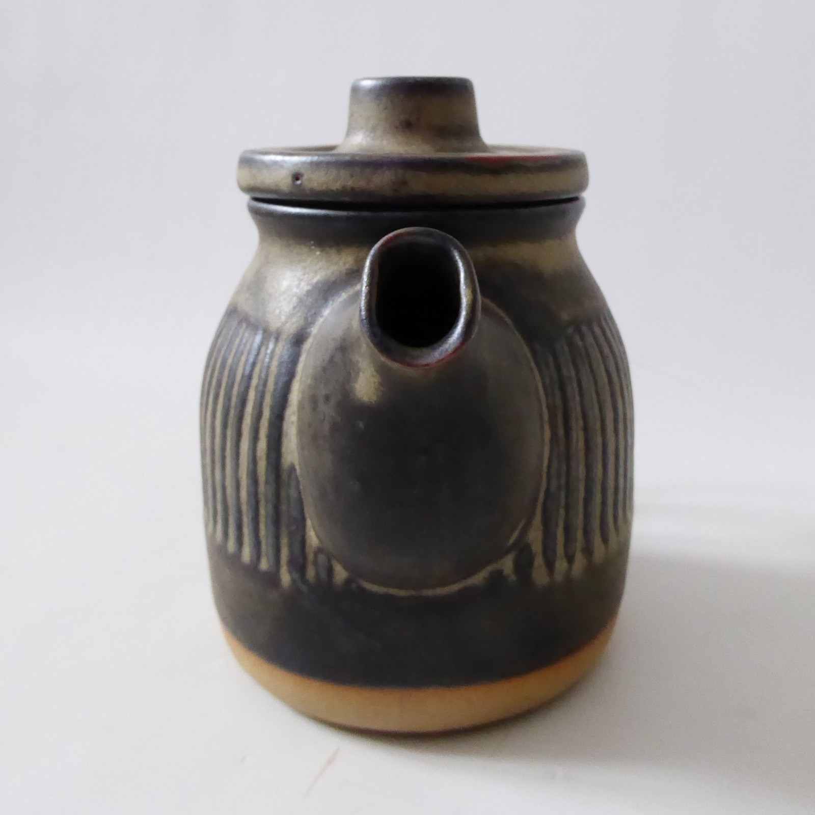 Tremar Cornish studio pottery teapot coffee pot. Handmade 1970s brown stoneware - Image 3