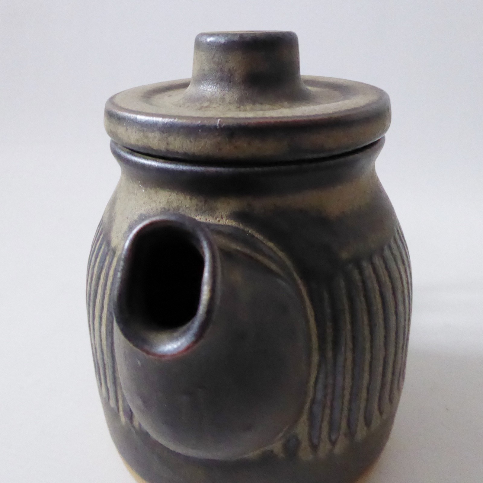Tremar Cornish studio pottery teapot coffee pot. Handmade 1970s brown stoneware - Image 4