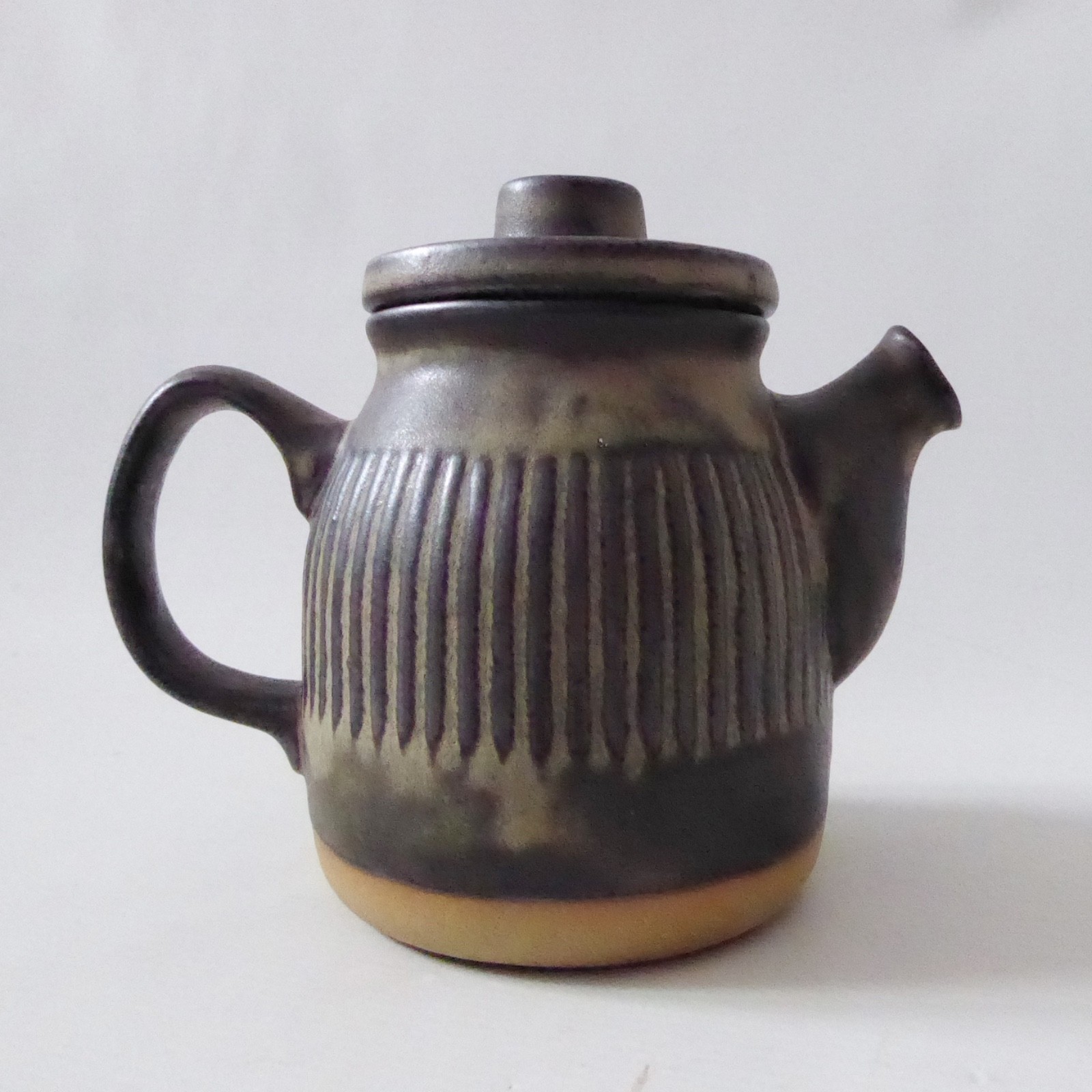 Tremar Cornish studio pottery teapot coffee pot. Handmade 1970s brown stoneware - Image 5