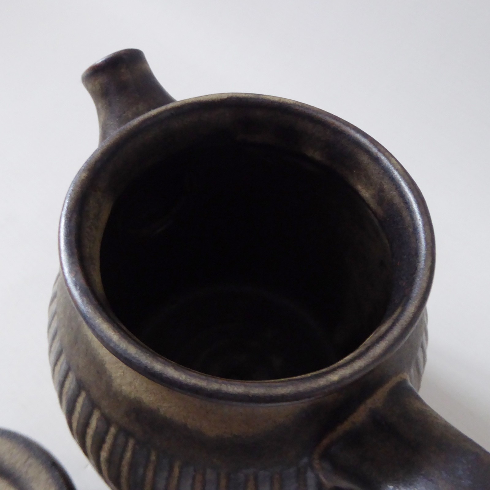 Tremar Cornish studio pottery teapot coffee pot. Handmade 1970s brown stoneware - Image 8