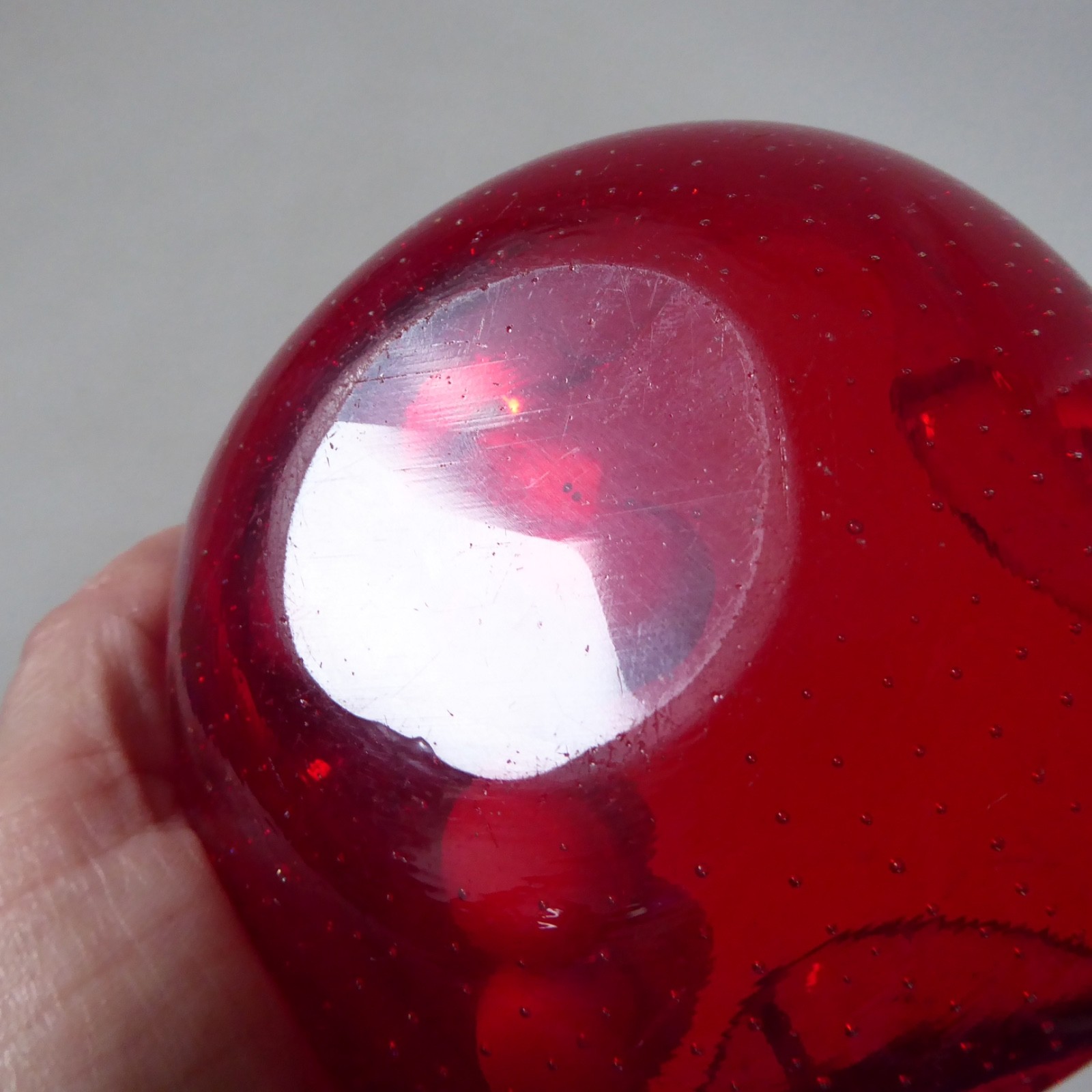 Vintage Murano art glass bowl. Red cased dish ashtray. Fine controlled bubbles - Image 8