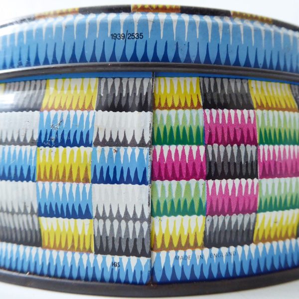 Vintage Raffia 8" round biscuit tin, Huntley & Palmers Ltd Reading multicoloured - Image 11