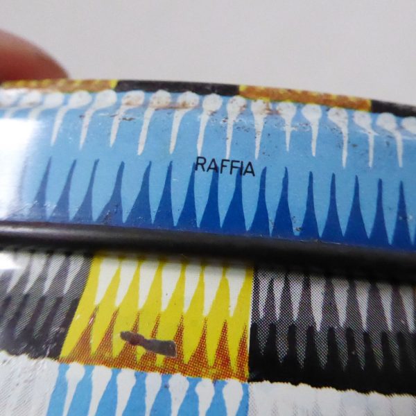 Vintage Raffia 8" round biscuit tin, Huntley & Palmers Ltd Reading multicoloured - Image 10