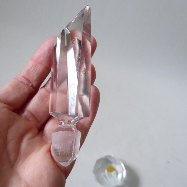 Vintage hand cut glass faceted crystal perfume bottle & stopper. Art Deco style - Image 14