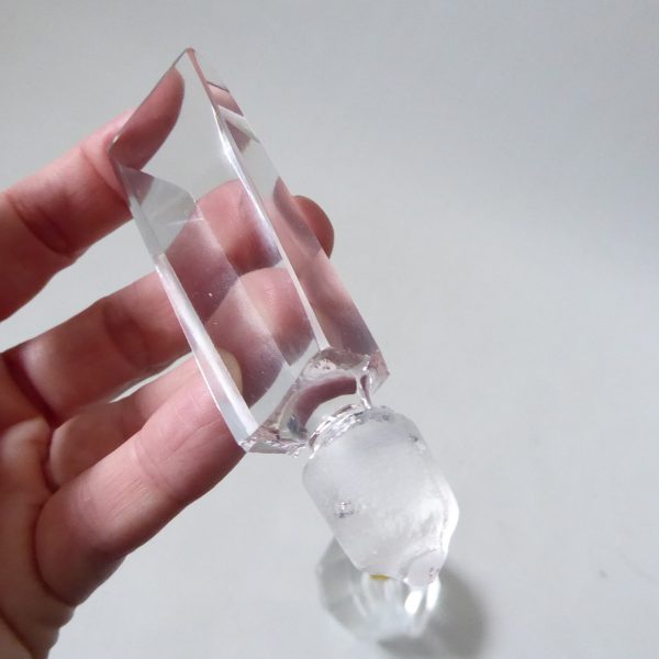 Vintage hand cut glass faceted crystal perfume bottle & stopper. Art Deco style - Image 15