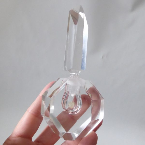 Vintage hand cut glass faceted crystal perfume bottle & stopper. Art Deco style - Image 17