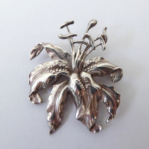 Vintage silver-tone orchid or lily flower brooch. 1950s 1960s cast metal, retro