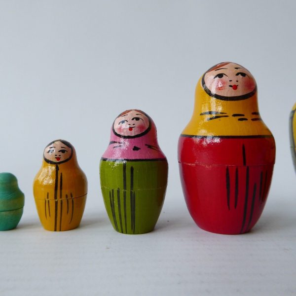 Vtg Russian USSR nesting dolls set 8 hand painted, Babooska Matryoshk folk art - Image 4