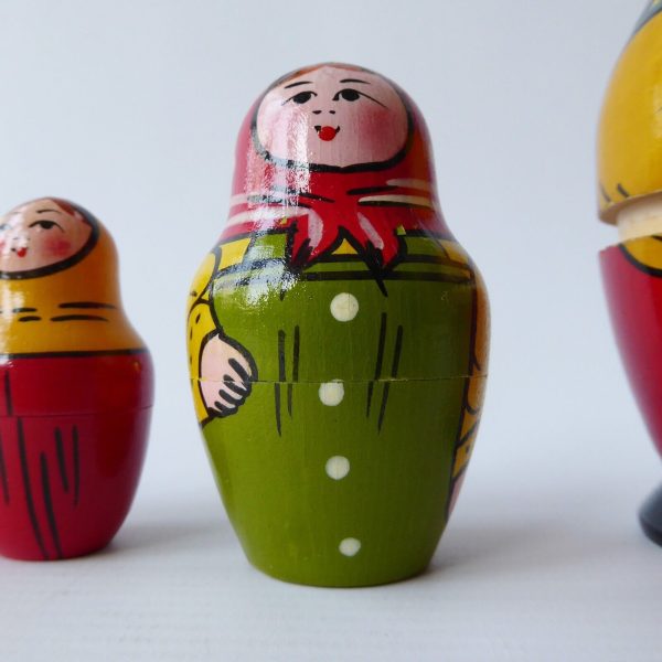 Vtg Russian USSR nesting dolls set 8 hand painted, Babooska Matryoshk folk art - Image 5