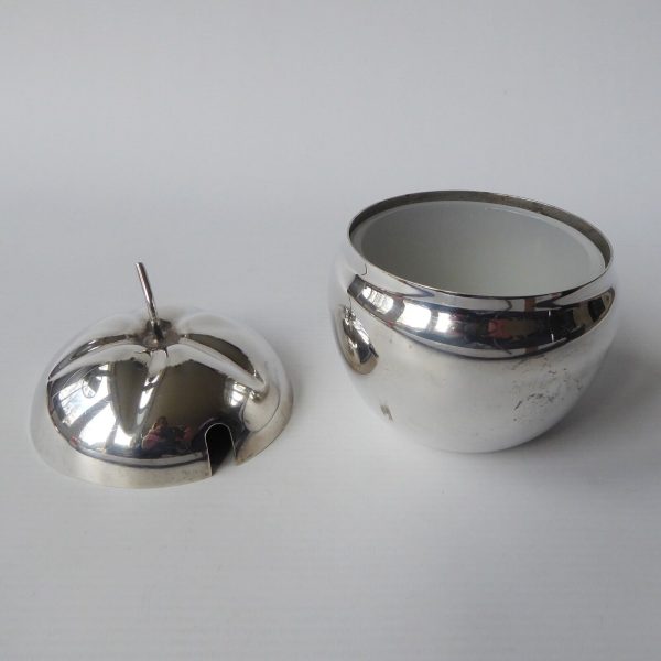 Yeoman vintage silver plated apple shaped jam pot glass lined. Sugar sauce 1950s