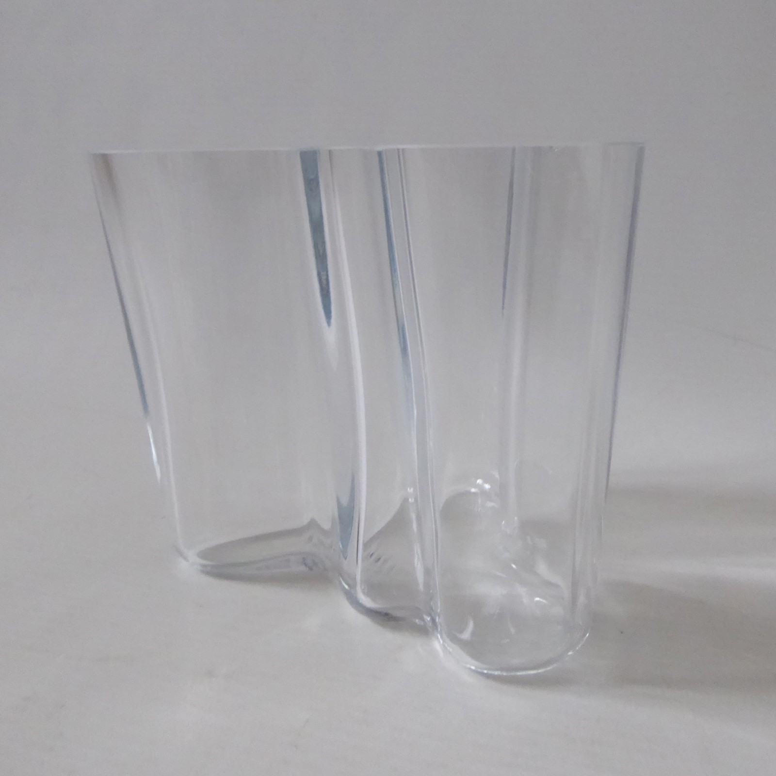 iittala Alvar Aalto Savoy art glass vase, clear crystal wave. Vintage Finland - Image 7