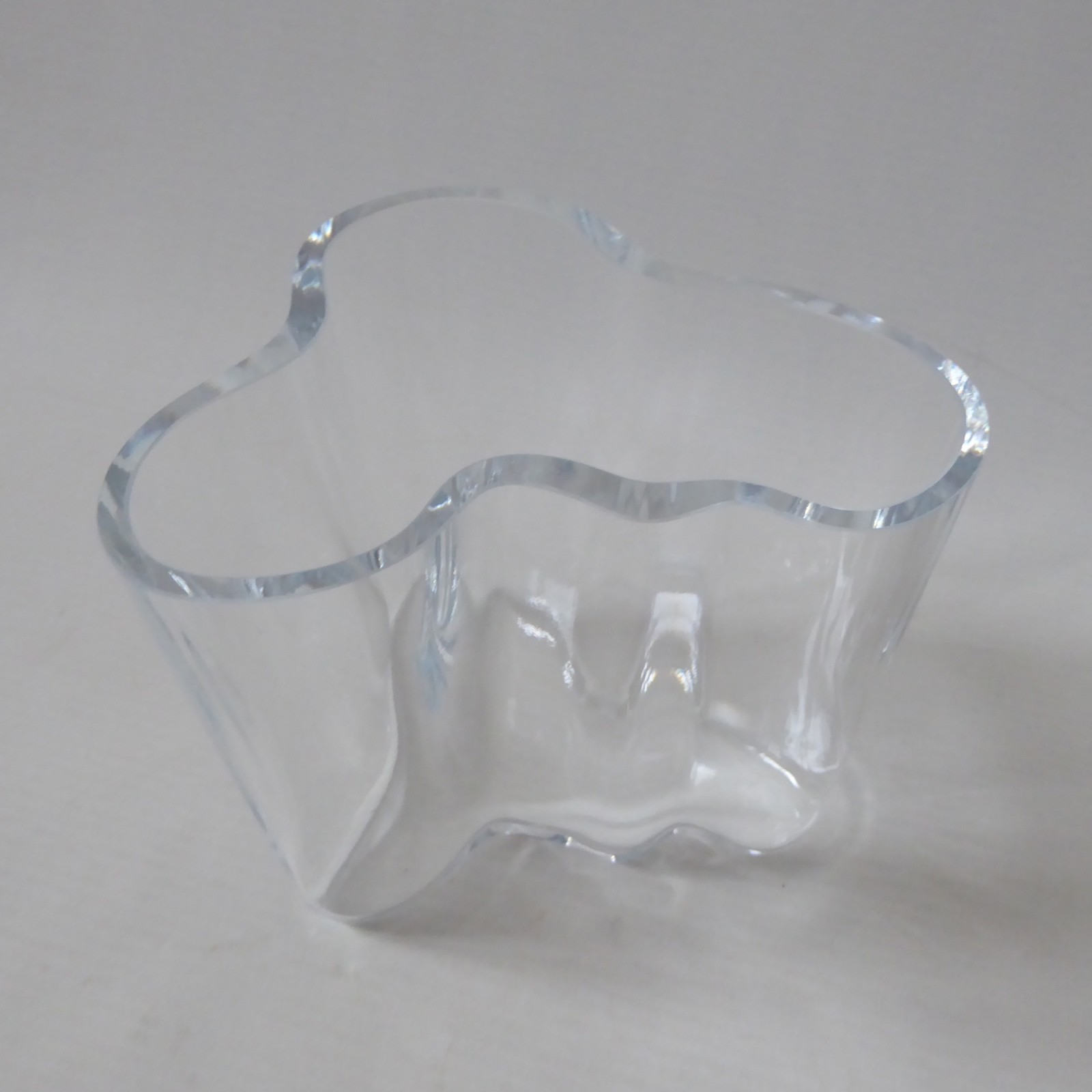 iittala Alvar Aalto Savoy art glass vase, clear crystal wave. Vintage Finland - Image 8