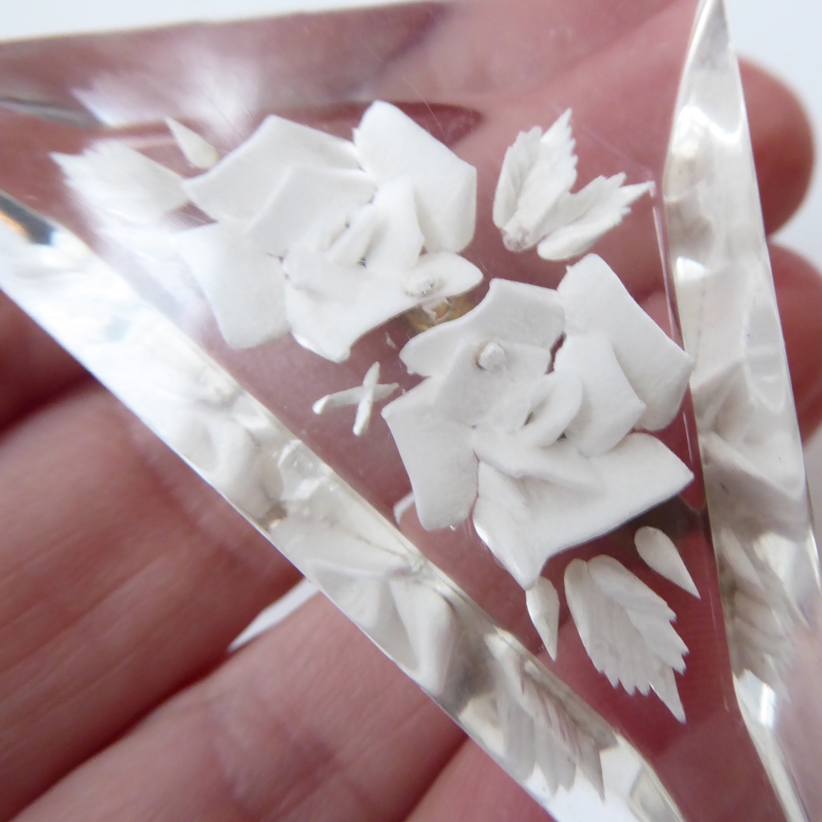 1950s triangular reverse carved lucite perspex brooch white rose flower, vintage - Image 5