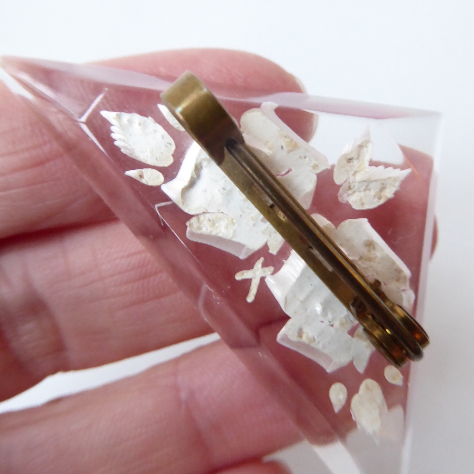 1950s triangular reverse carved lucite perspex brooch white rose flower, vintage - Image 9