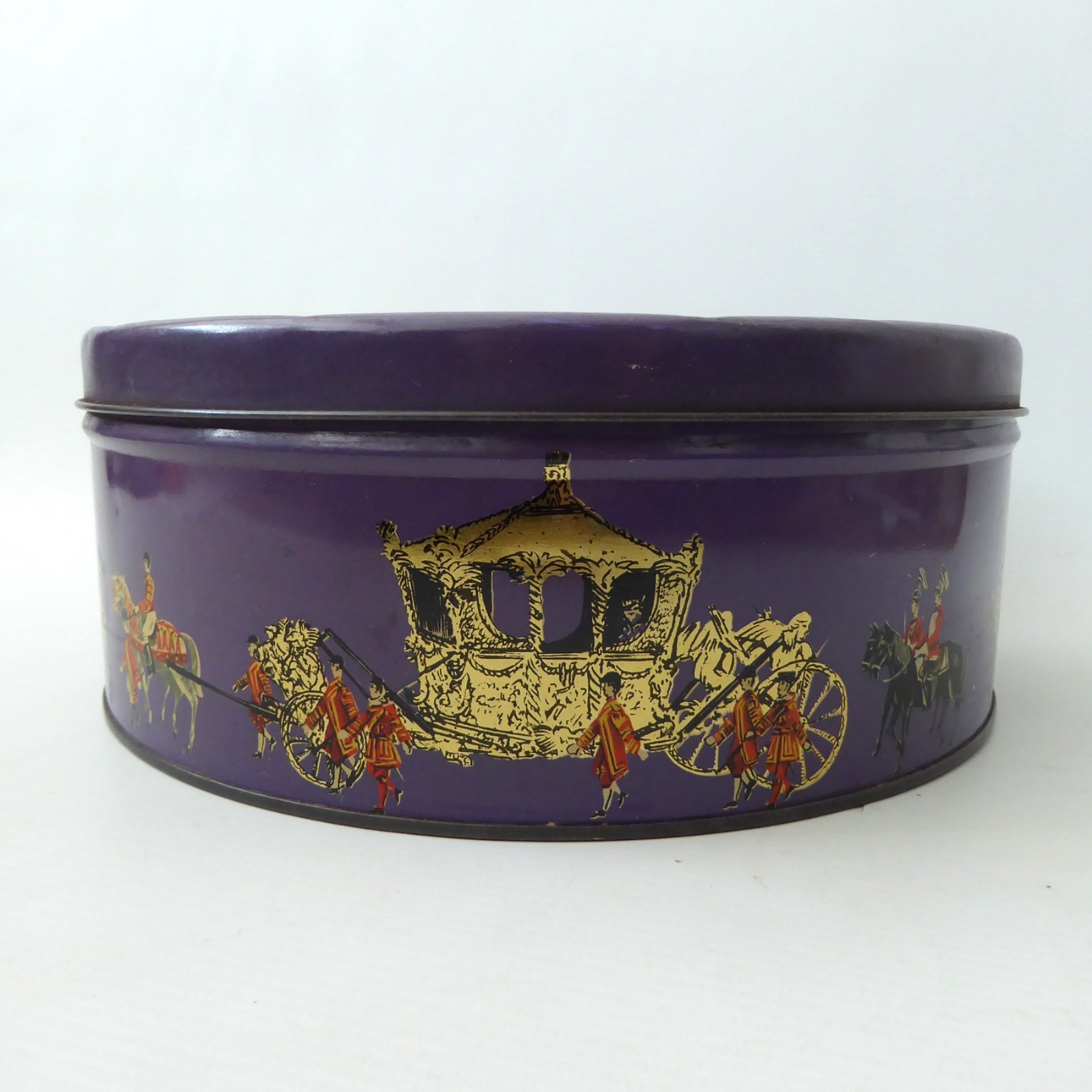 1953 HM Queen Elizabeth II Coronation biscuit tin. Vintage round purple + crown - Image 4