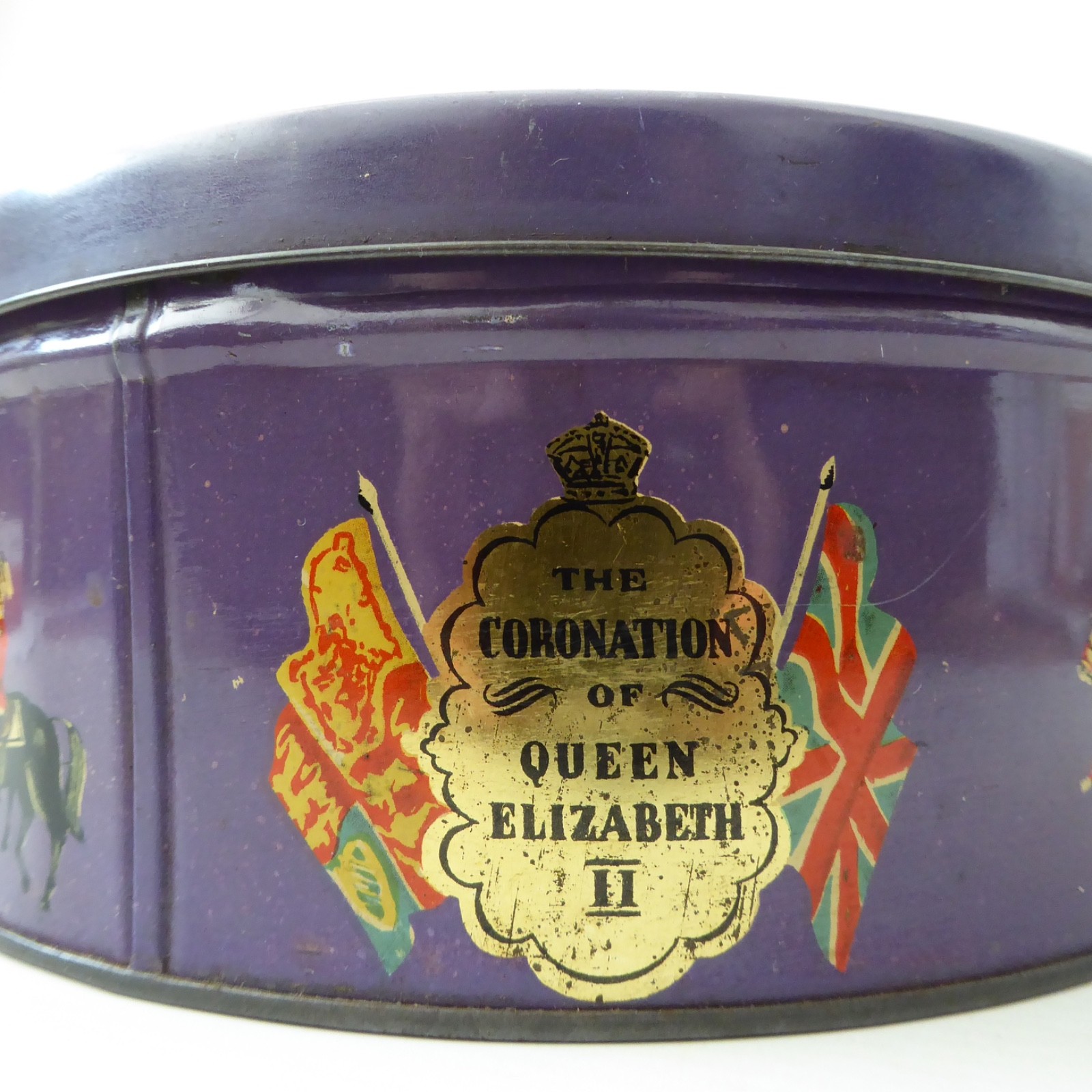 1953 HM Queen Elizabeth II Coronation biscuit tin. Vintage round purple + crown - Image 6