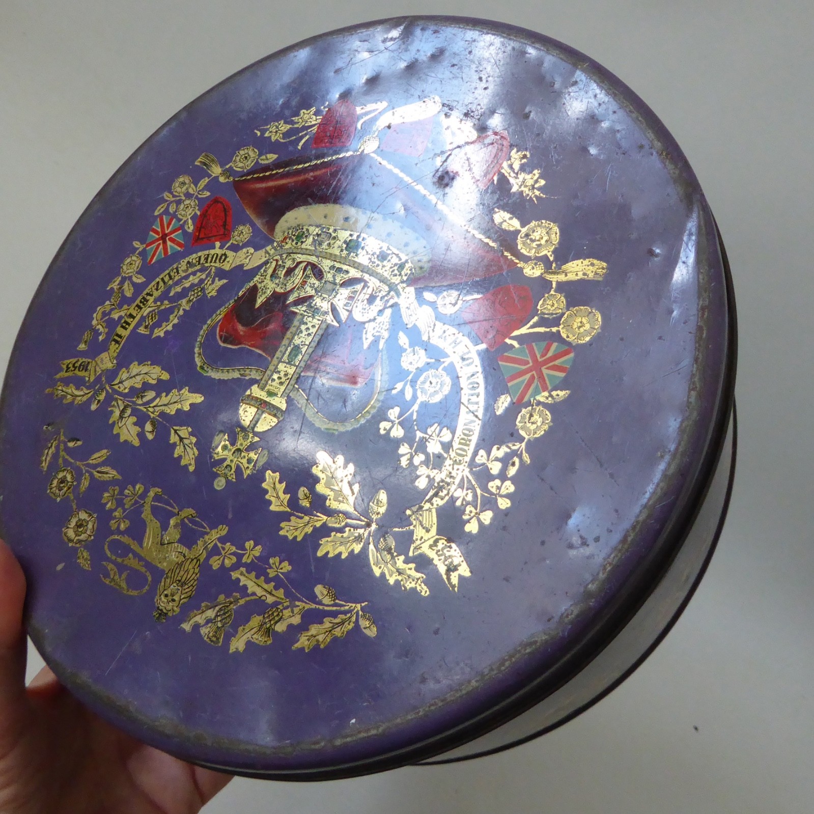 1953 HM Queen Elizabeth II Coronation biscuit tin. Vintage round purple + crown - Image 8