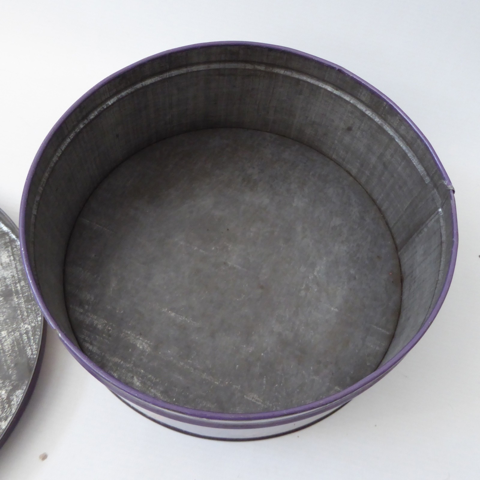 1953 HM Queen Elizabeth II Coronation biscuit tin. Vintage round purple + crown - Image 9