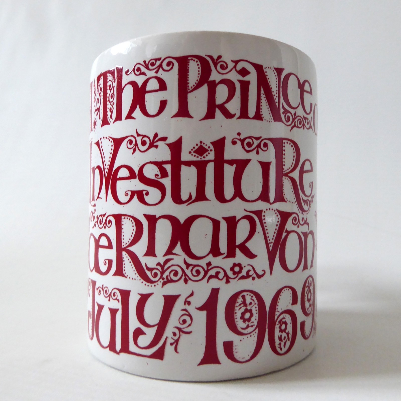 1969 Prince of Wales Staffordshire mug, red retro/vintage 1960s King Charles - Image 4