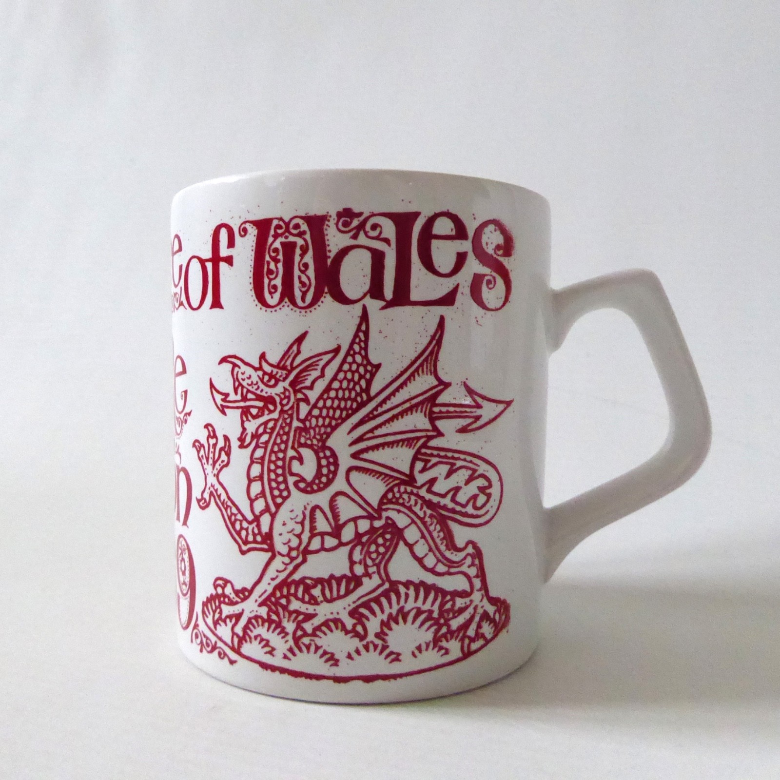 1969 Prince of Wales Staffordshire mug, red retro/vintage 1960s King Charles - Image 6