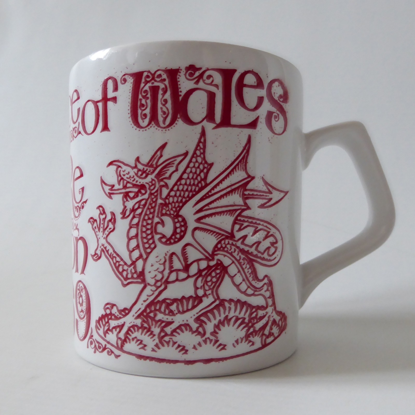 1969 Prince of Wales Staffordshire mug, red retro/vintage 1960s King Charles - Image 7