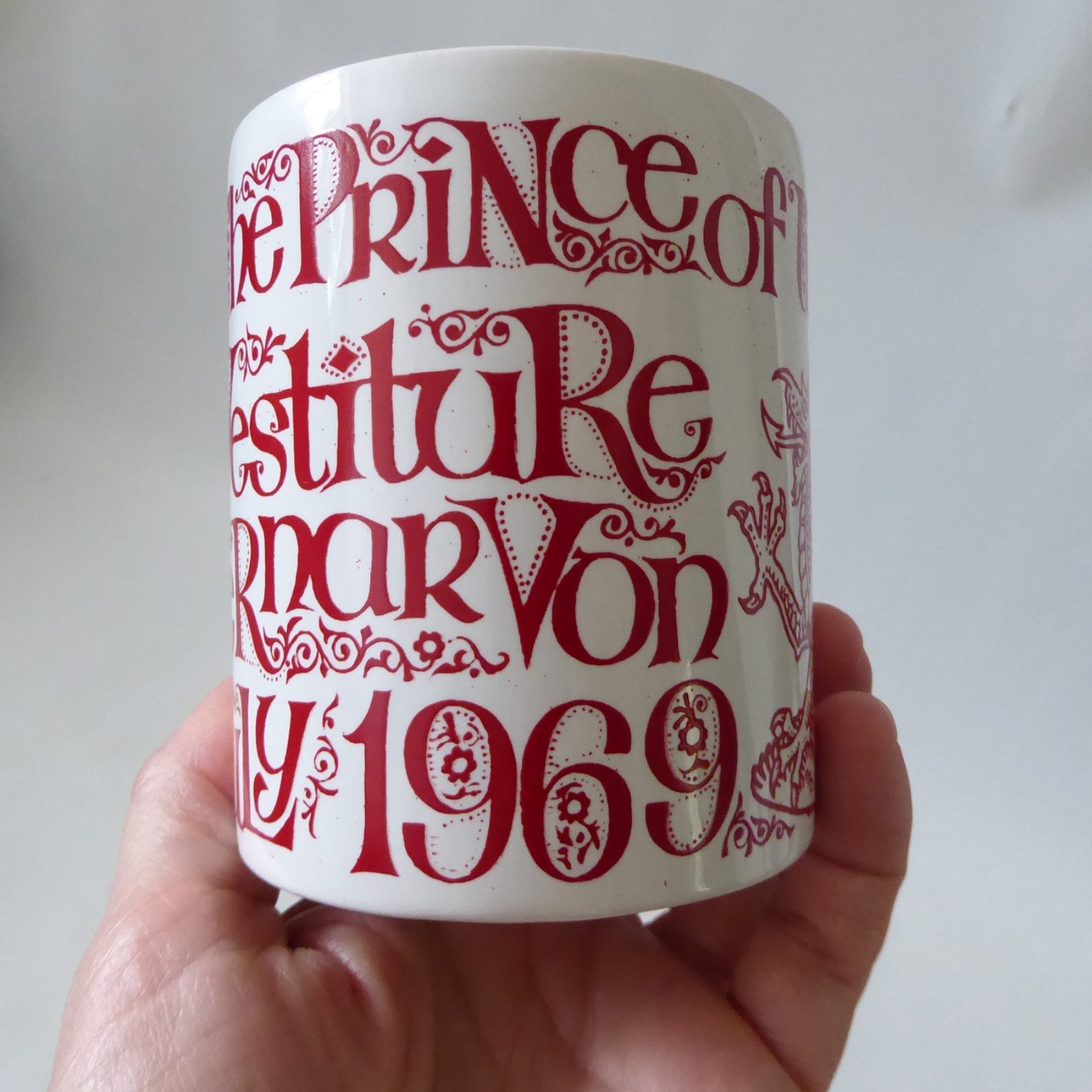 1969 Prince of Wales Staffordshire mug, red retro/vintage 1960s King Charles - Image 8