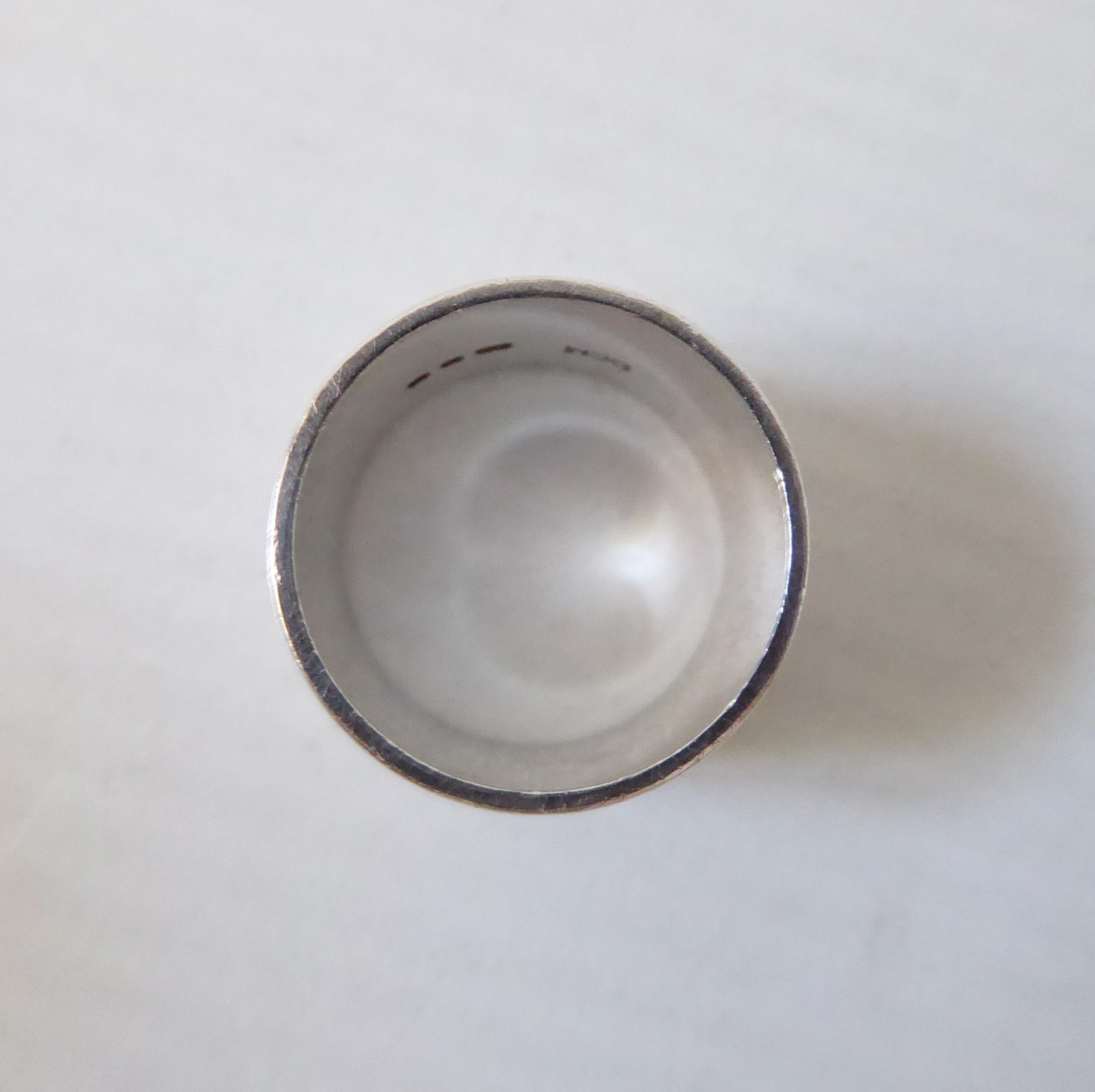 1970 hallmarked 12mm wide band sterling silver ring, size L. Vintage London DCM - Image 5