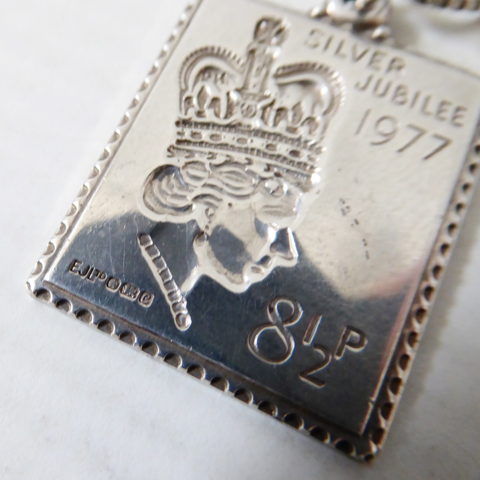 1977 hallmarked sterling silver 925 ingot stamp silver jubilee pendant necklace - Image 7
