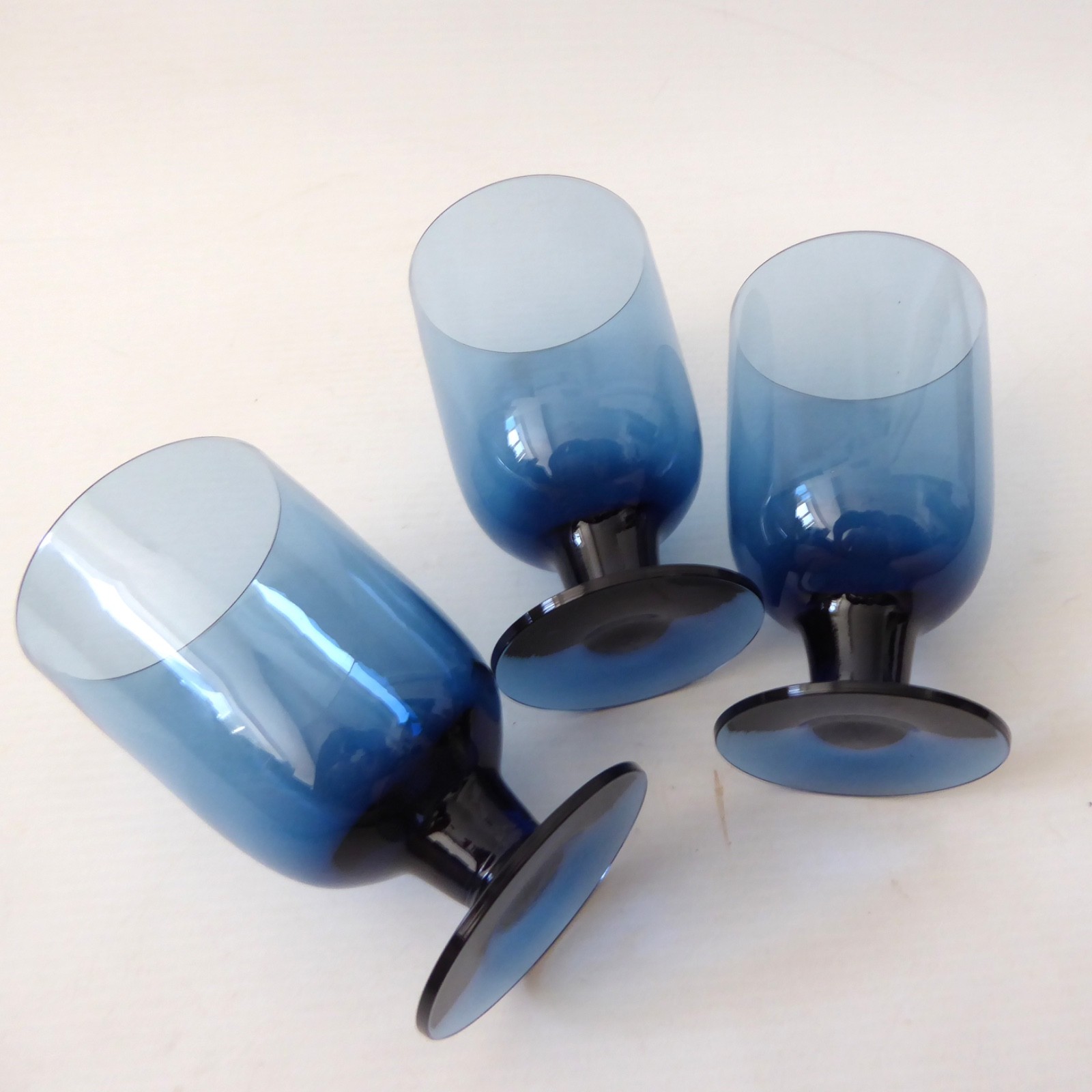 3 vintage Wedgwood wine glasses, midnight sapphire blue glass goblets, 1960s/70s - Image 5