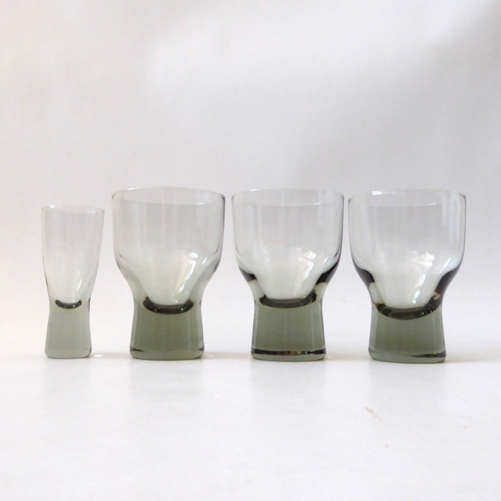 4 HOLMEGAARD Glasses, Canada smoke. 3 Cocktail 9cm & Liqueur shot glass. Danish