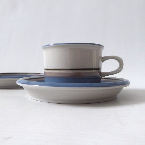 Arabia Uhtua blue stripe small cup & 2 saucers, 80s Finland. Demitasse espresso - Image 3