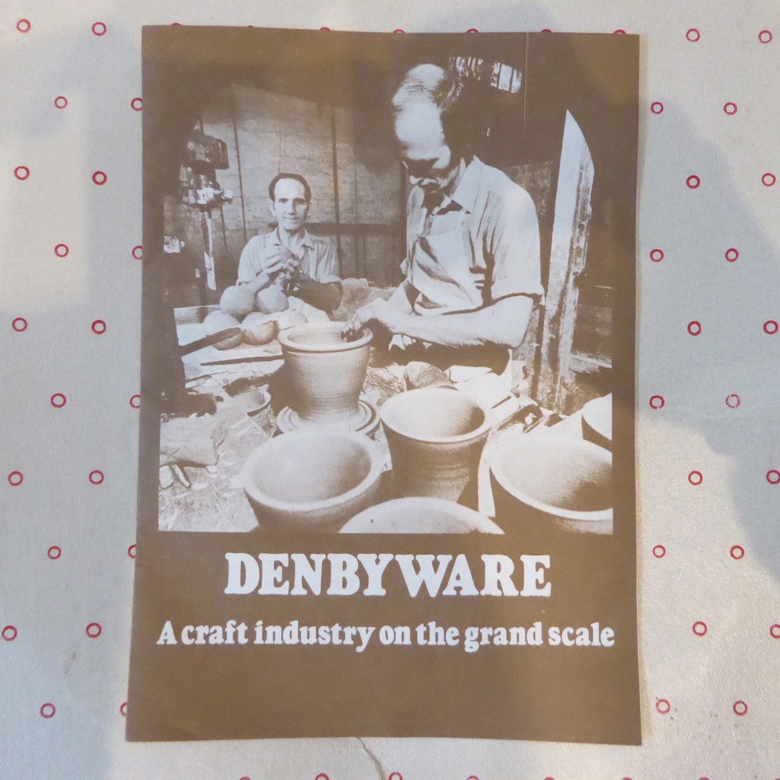 Denby Glynware round collectable plate, leaflet, box. Glyn Colledge wall hanging - Image 11