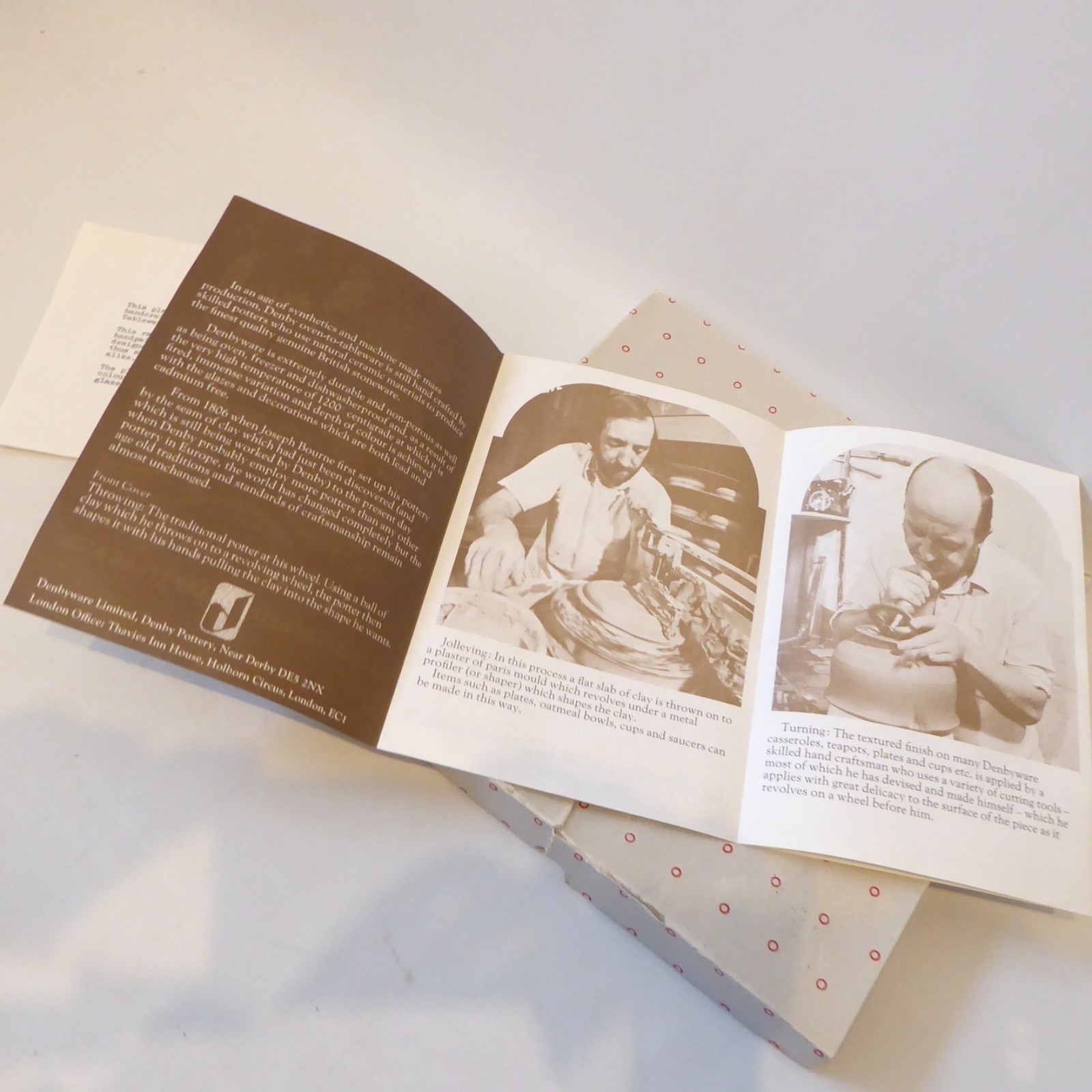 Denby Glynware round collectable plate, leaflet, box. Glyn Colledge wall hanging - Image 13